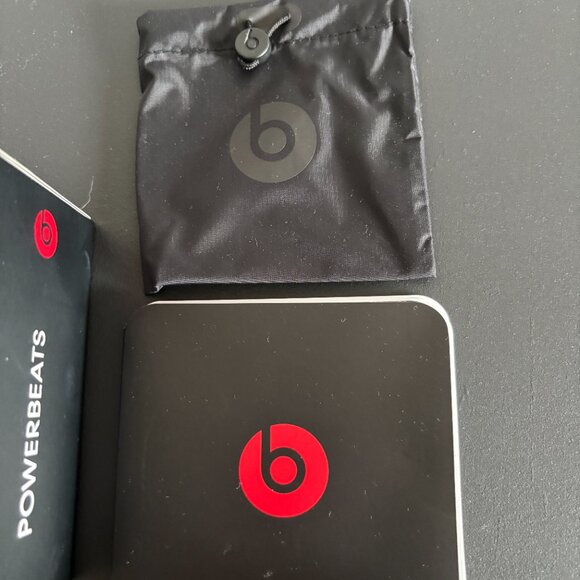 POWER BEATS by Dr Dre Powerbeats - Up to 15 Hours of listening time - With Box - Picture 4 of 10